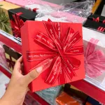 Hộp Quà Giấy Vuông Nhỏ Nhiều Màu Nắp Rời Có Thắt Nơ 16x16x8cm - Hộp Không Có Hoa Rơm Giao Ngẫu Nhiên
