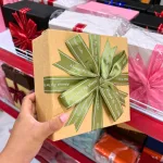 Hộp Quà Giấy Vuông Nhỏ Nhiều Màu Nắp Rời Có Thắt Nơ 16x16x8cm - Hộp Không Có Hoa Rơm Giao Ngẫu Nhiên