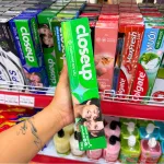 Kem Đánh Răng CLOSEUP Bạc Hà Thơm Mát 230g