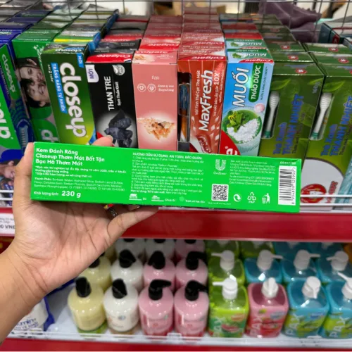 Kem Đánh Răng CLOSEUP Bạc Hà Thơm Mát 230g
