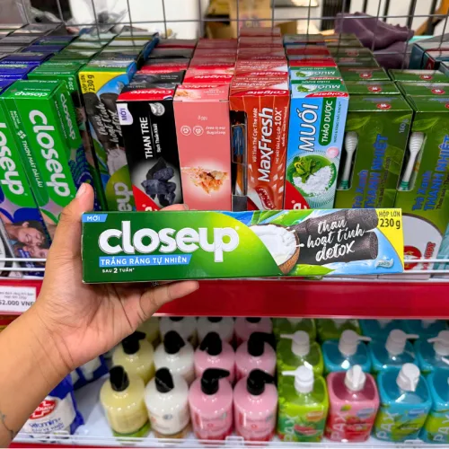 Kem Đánh Răng CLOSEUP Than Hoạt Tính Detox 230g