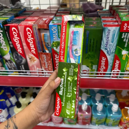 Kem Đánh Răng Colgate Maxfresh Trà Xanh 225g + Bàn Chải Colgate Lông Mềm