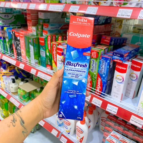 Kem Đánh Răng Colgate Hương Bạc Hà 225g + Tặng Kèm Bàn Chải Đánh Răng