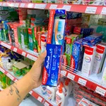 Kem Đánh Răng Colgate Hương Bạc Hà 225g + Tặng Kèm Bàn Chải Đánh Răng