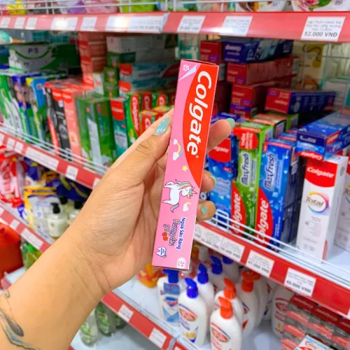 Kem Đánh Răng Colgate Ngừa Sâu Răng Em Bé 2+ Tuổi Hương Dâu 40g - Màu Hồng