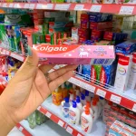 Kem Đánh Răng Colgate Ngừa Sâu Răng Em Bé 2+ Tuổi Hương Dâu 40g - Màu Hồng