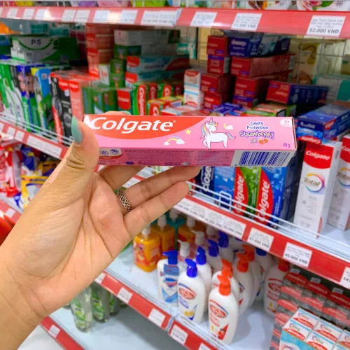 Kem Đánh Răng Colgate Ngừa Sâu Răng Em Bé 2+ Tuổi Hương Dâu 40g - Màu Hồng