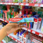Kem Đánh Răng Colgate Ngừa Sâu Răng Em Bé 2+ Tuổi Hương Dâu 40g - Màu Xanh
