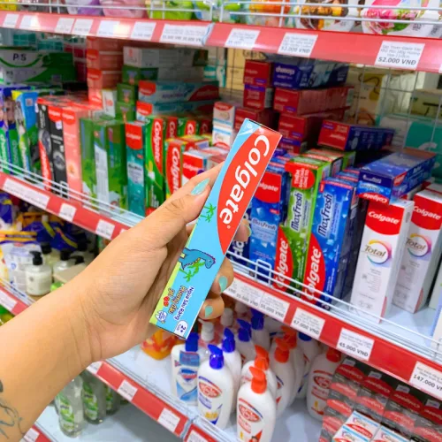 Kem Đánh Răng Colgate Ngừa Sâu Răng Em Bé 2+ Tuổi Hương Dâu 40g - Màu Xanh