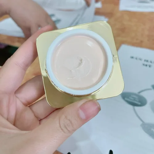 Kem Face Bông Onaya Dưỡng Trắng Da Ngừa Nám