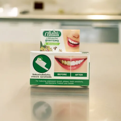 Kem Tẩy Trắng Răng Green Herb Thái Lan