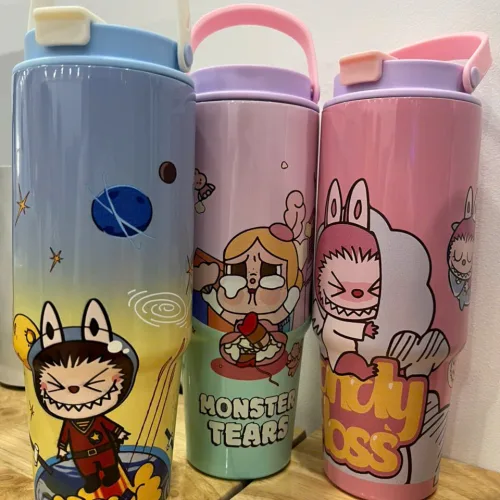 Ly Giữ Nhiệt Labubu Loang Màu Có Quai Xách 900ml