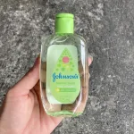 Nước Hoa Em Bé Johnsons Summer Swing Baby Cologne Màu Xanh 125ml Hương Thơm Nhẹ Nhàng Thoang Thoảng