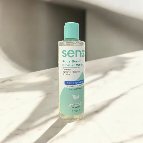 Micellar water Senz trà xanh dạng chai đứng, dễ hình dung quy cách sử dụng hằng ngày