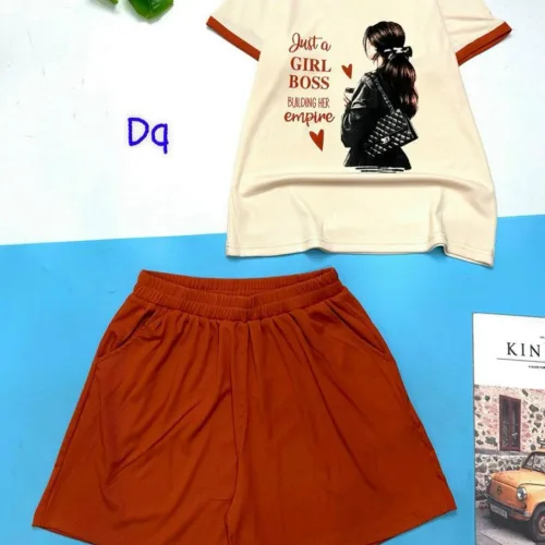 Đồ bộ thun nữ quần đùi cùng màu viền áo hình cô gái đeo túi
