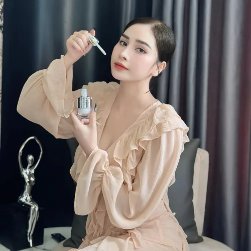 Serum Huyết Thanh Queenie Skin 7Days 50ml