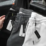 Set Bộ Nam Áo Cổ Tròn Phối Màu Thêu Chữ Trước Ngực & Quần Short Thêu Nổi Logo Chữ Có Big Size