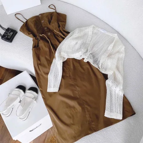 Sét đầm midi kaki nâu rút dây eo kèm khoác crop trắng lưới