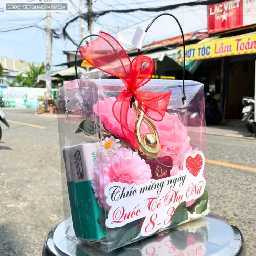Set Giỏ Quà Nước Hoa Charme So Sexy Mùi Nữ 100ml Phiên Bản Mới 2025 - Túi Trong Vuông Có Đèn Đom Đóm Lót Giấy Rơm Thắt Nơ Xinh Xắn Nhiều Màu