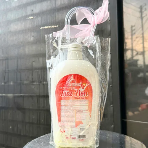 Set Giỏ Quà Tặng Sữa Tắm Charme Sữa Non Vitamin Trái Cây 1000ml