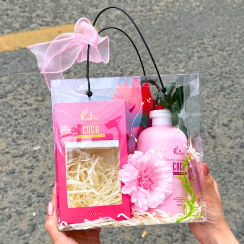Set Giỏ Quà Tặng Sữa Tắm Nước Hoa Charme Coco Hồng + Nước Hoa Charme Coco (Có Đèn Chớp)