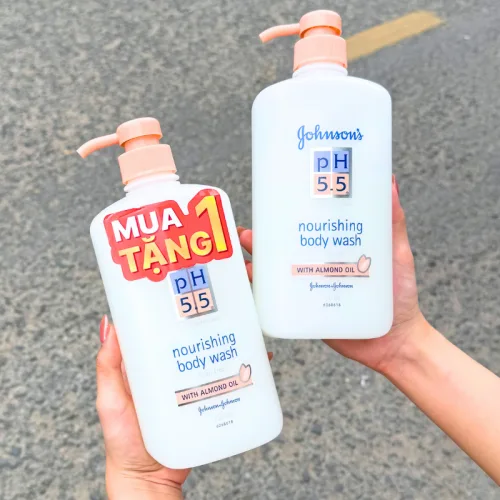 Set Quà Tặng Combo 2 Sữa Tắm Johnson's PH 5.5 Chiết Xuất Hạnh Nhân
