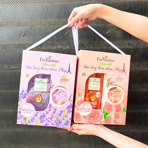 Set Quà Tặng Sữa Tắm Enchanteur Naturelle Hương Hoa Lavender & Tẩy Tế Bào Chết Body (Set Màu Tím)