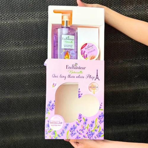 Set Quà Tặng Sữa Tắm Enchanteur Naturelle Hương Hoa Lavender & Tẩy Tế Bào Chết Body (Set Màu Tím)