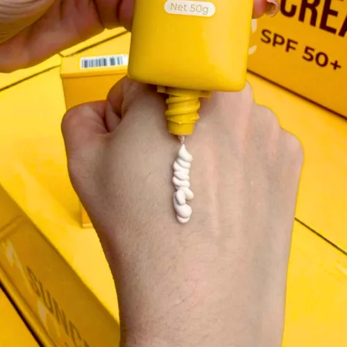 Kem Chống Nắng Queenie Skin SPF50 PA+++ Dành Cho Da Hỗn Hợp Và Dầu 50g