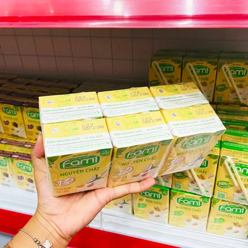 Sữa Đậu Nành FAMI Vị Sữa Dừa Lốc 6 Hộp (200ml/Hộp)