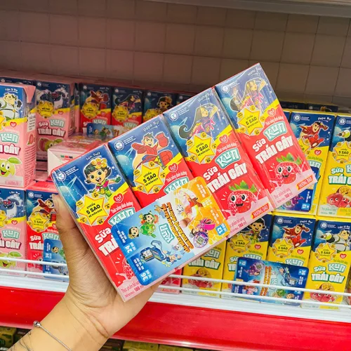 Sữa Dinh Dưỡng Trái Cây KUN Hương Dâu Lốc 4 Hộp - (180ml/Hộp)