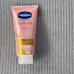Sữa Dưỡng Thể Vaseline 70X Màu Hồng 300ml (Hàng nhập khẩu có tem phụ) - Phiên Bản Cũ