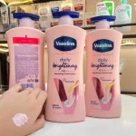 Sữa Dưỡng Thể Vaseline Intensive Care Daily Brightening 725ml