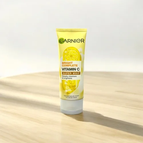 Sữa Rửa Mặt Garnier Sạch Sâu Sáng Da Bright Complete Vitamin C Super Whip Deeply Cleanses & Brightens 100ml