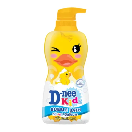 Bubble bath Dnee Kid với chai vịt vàng nổi bật bên bồn tắm