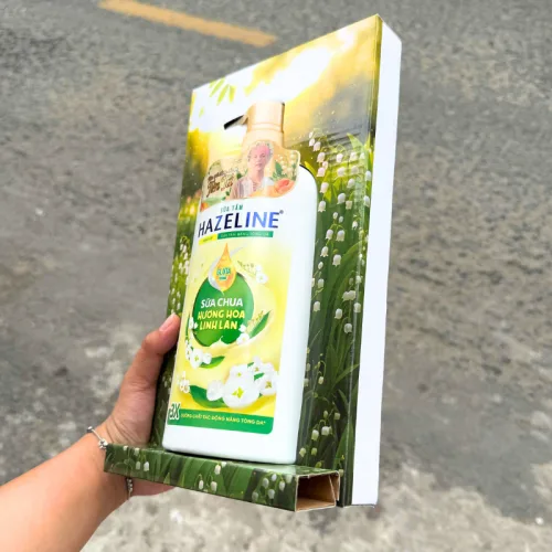 Sữa Tắm Hazeline Nâng Tông Da 3X Sữa Chua Hương Hoa Linh Lan 667ml
