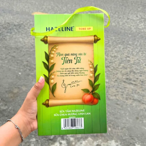 Sữa Tắm Hazeline Nâng Tông Da 3X Sữa Chua Hương Hoa Linh Lan 667ml