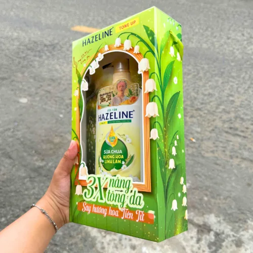 Sữa Tắm Hazeline Nâng Tông Da 3X Sữa Chua Hương Hoa Linh Lan 667ml