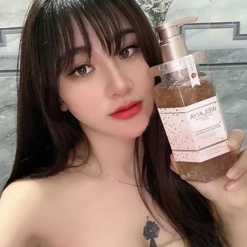 Sữa Tắm Trắng Da Cánh Hoa Hồng Weilaiya Damask 450ml Chính Hãng