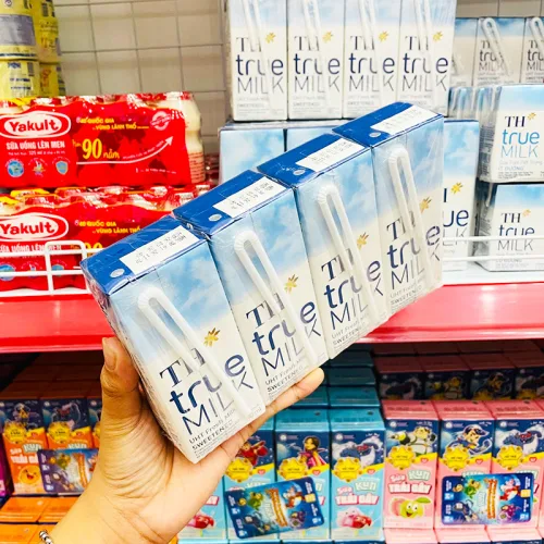 Sữa Tươi Tiệt Trùng Có Đường TH True Milk Lốc 4 Hộp Lớn (180ml/Hộp)