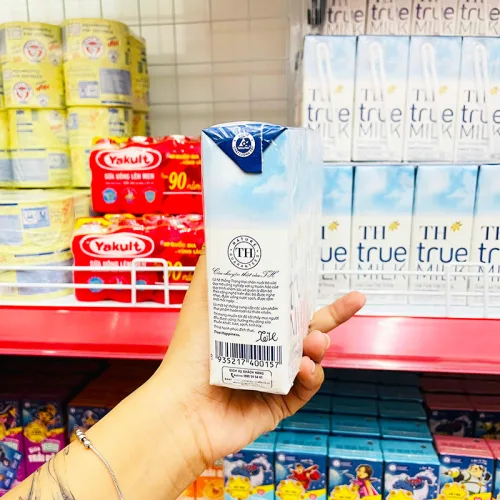 Sữa Tươi Tiệt Trùng Có Đường TH True Milk Lốc 4 Hộp Lớn (180ml/Hộp)