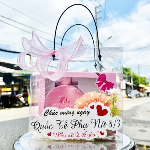 Túi Quà Tặng 8-3 Sữa Tắm Nước Hoa Charme Chance Hồng 250ml + Nước Hoa Charme Chance (Có Đèn Chớp)