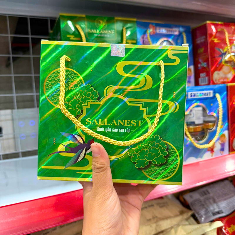 Thiết kế hộp xách gọn gàng, thuận tiện mang biếu tặng