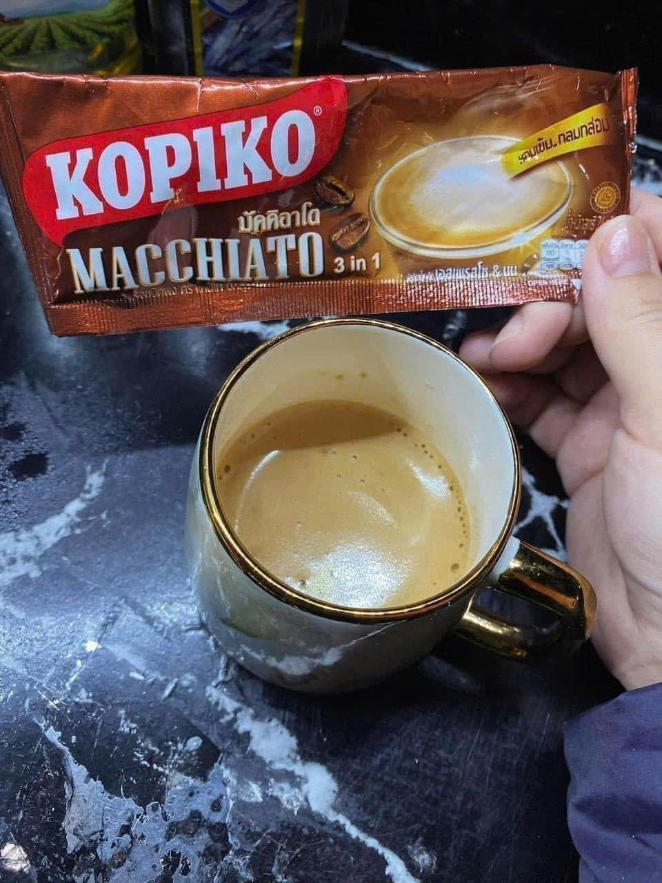 Pha 1 gói với nước nóng hoặc nước ấm để dùng ngay