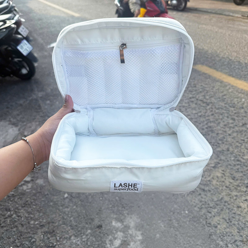 Ngăn chính và ngăn lưới phía trong nắp túi
