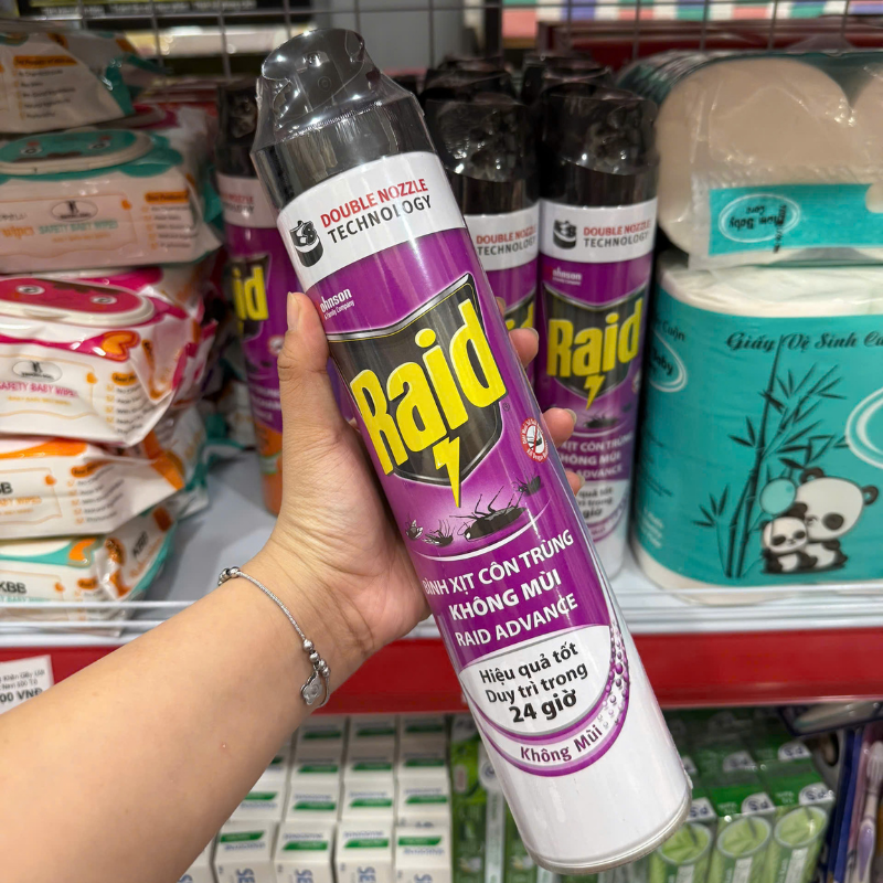 Thiết kế chai xịt dung tích 520ml với nhận diện màu tím trắng đặc trưng
