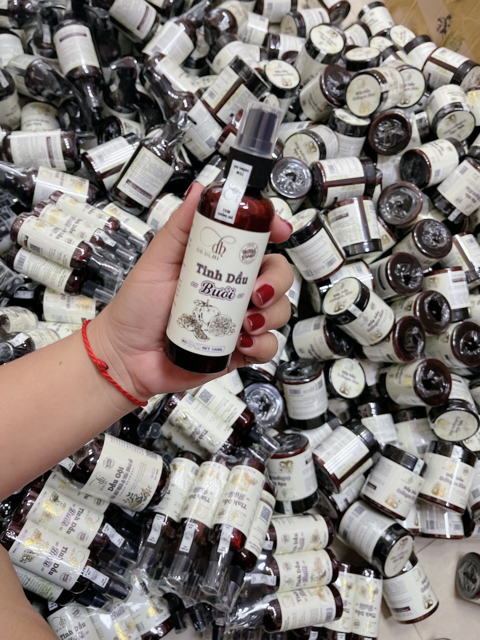 Sản phẩm tinh dầu bưởi dạng xịt trong chai 100ml