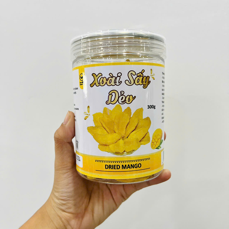 Cận cảnh hũ sản phẩm cầm tay, dễ hình dung kích cỡ
