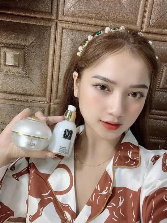 Đầu lòng 2 ả tố nga " Face Pháp " là chị - em là " Serum "