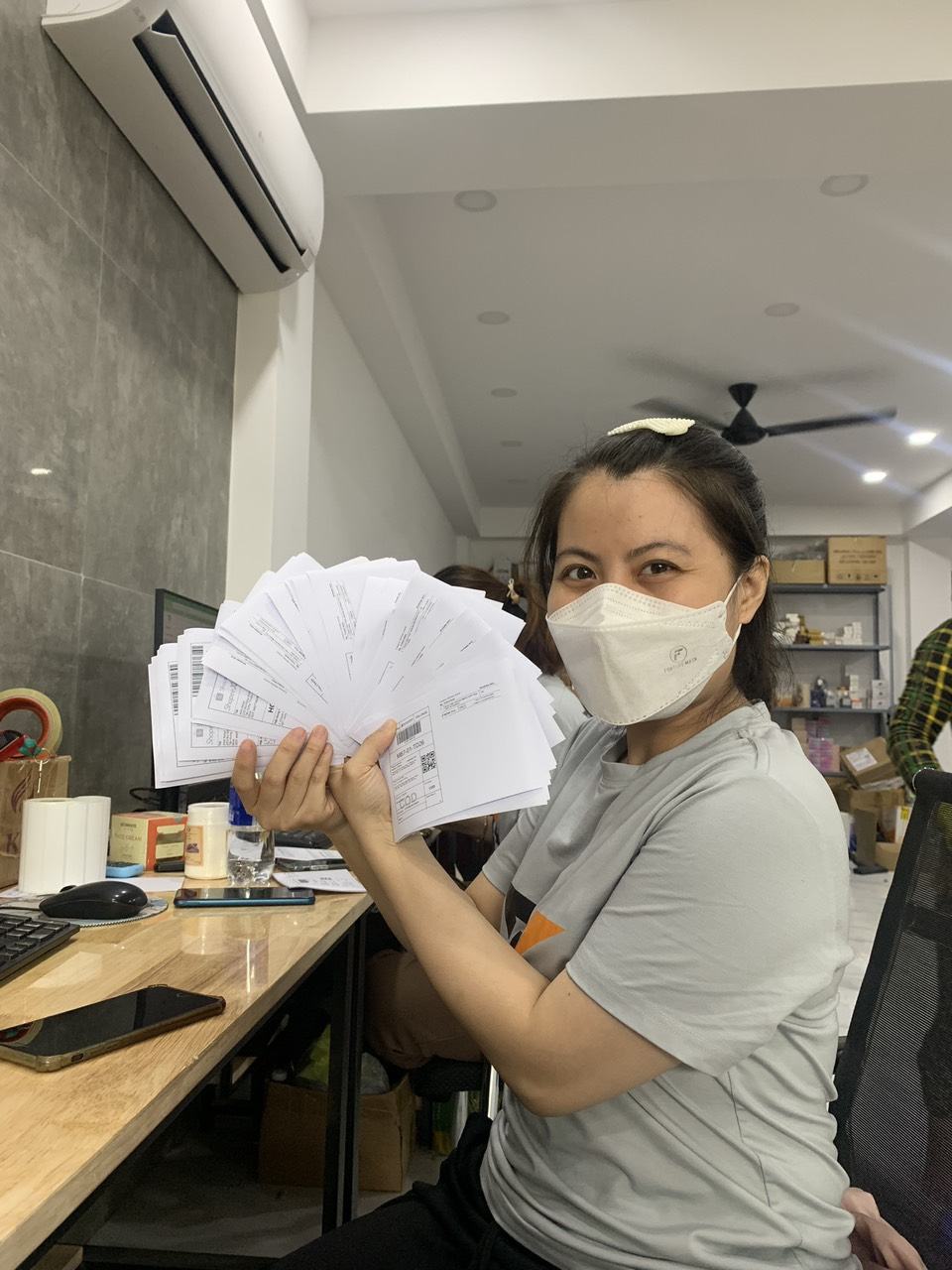 mỗi ngày đều check đơn cho khách  (25/07) ANN